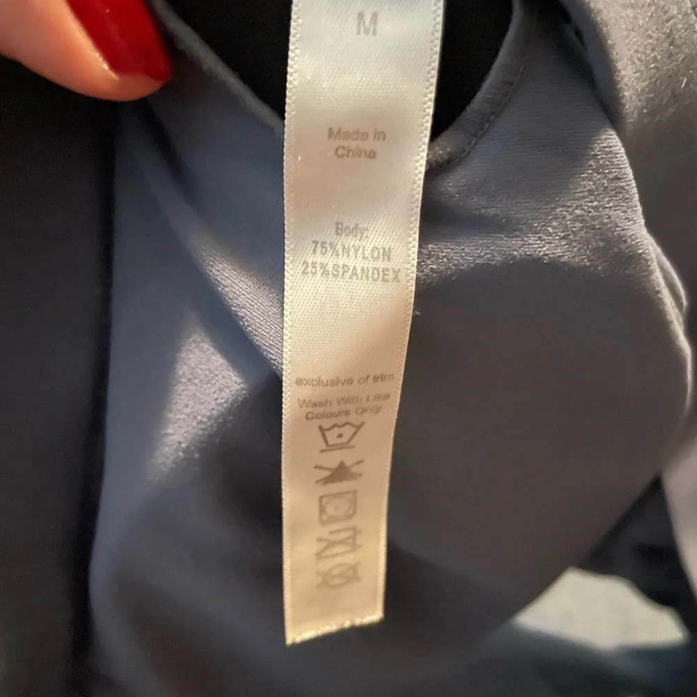 Key hole sports bra - Picture 4 of 6